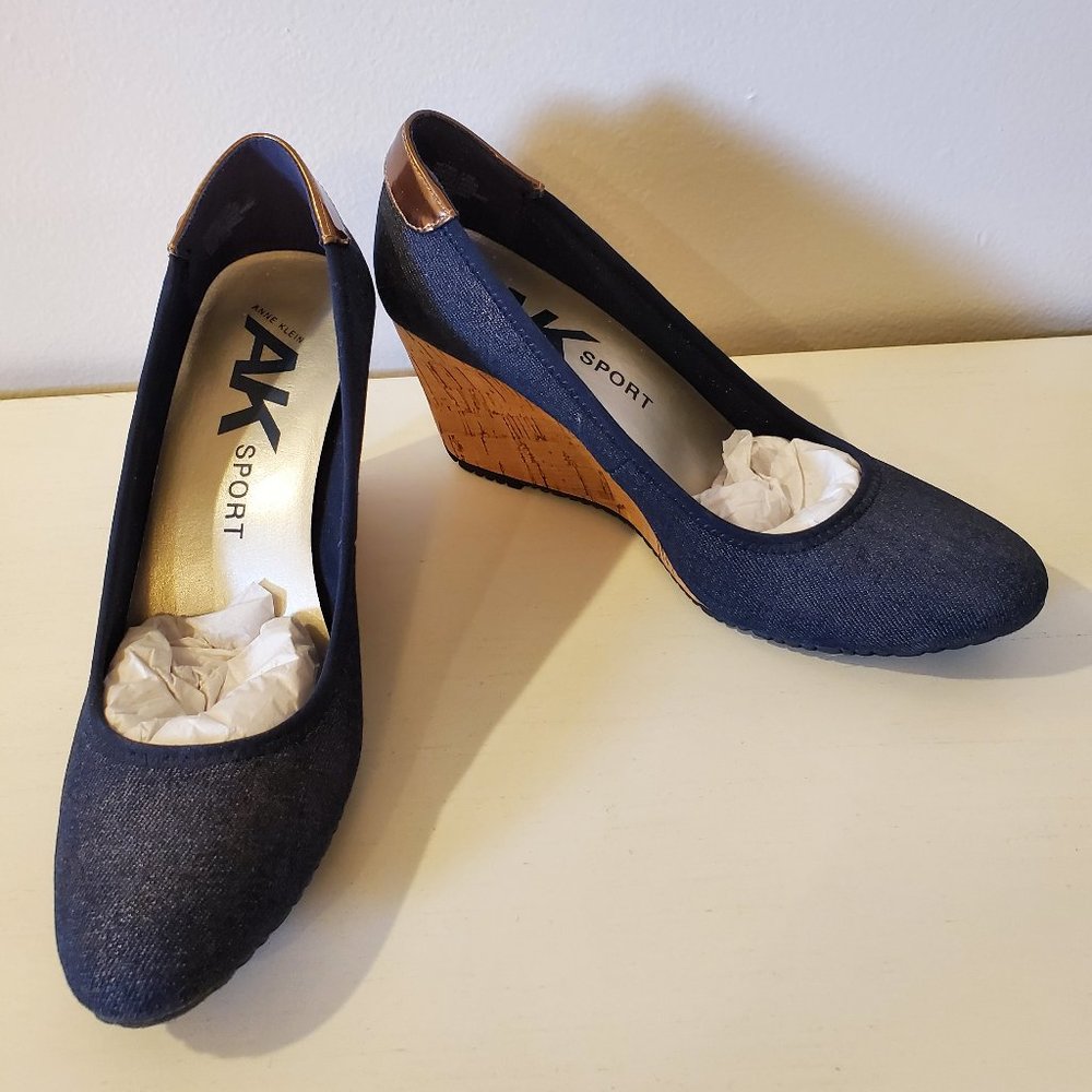 NEW!!  Anne Klein Sport Women’s Wedge  -  Navy Pump 7 ½